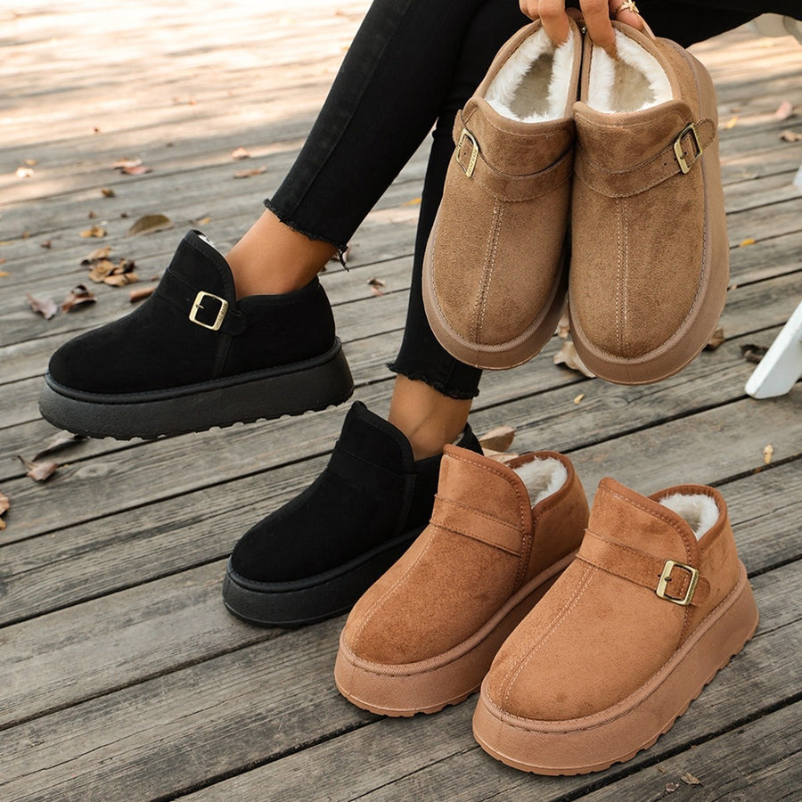 boots in black featuring round toe and chunky fit