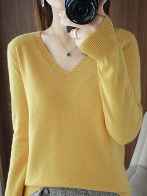 Emerald Green relaxed v-neck sweater with v-neck