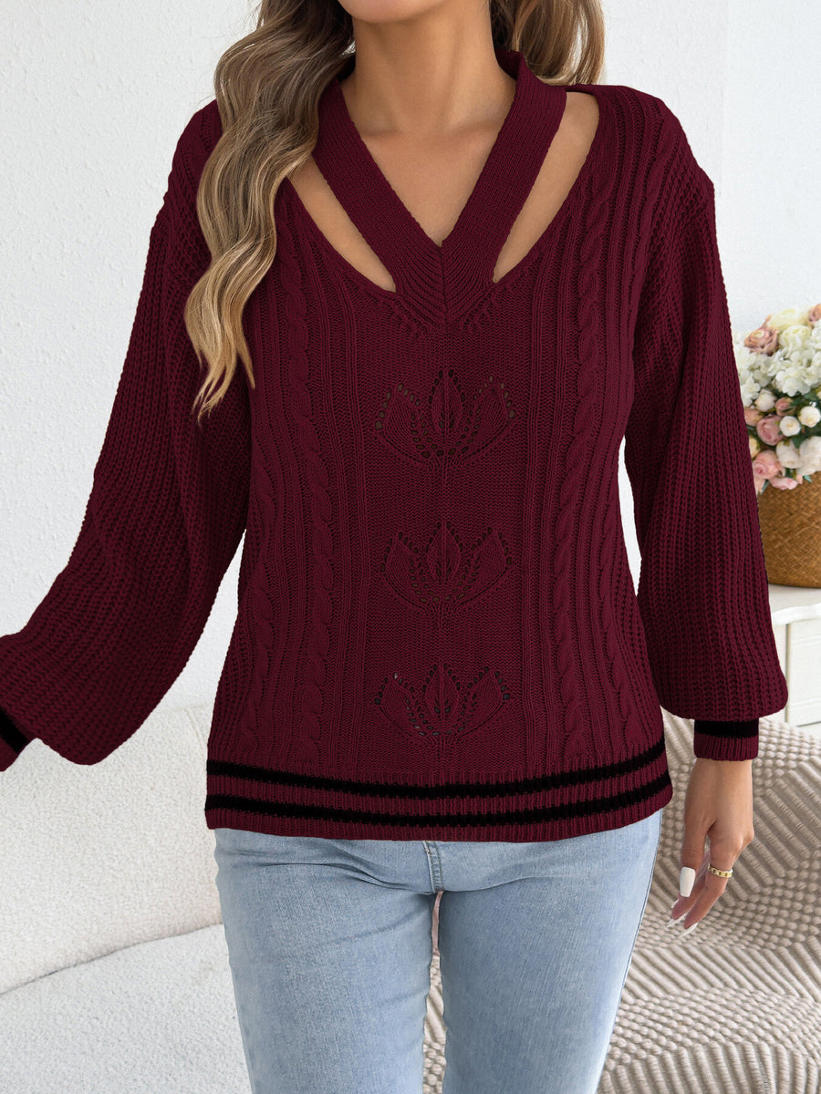 pullover sweater in White with cutout and hip-length