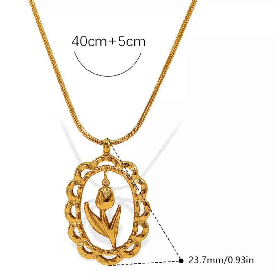 Gold B necklace with short and hook-and-eye
