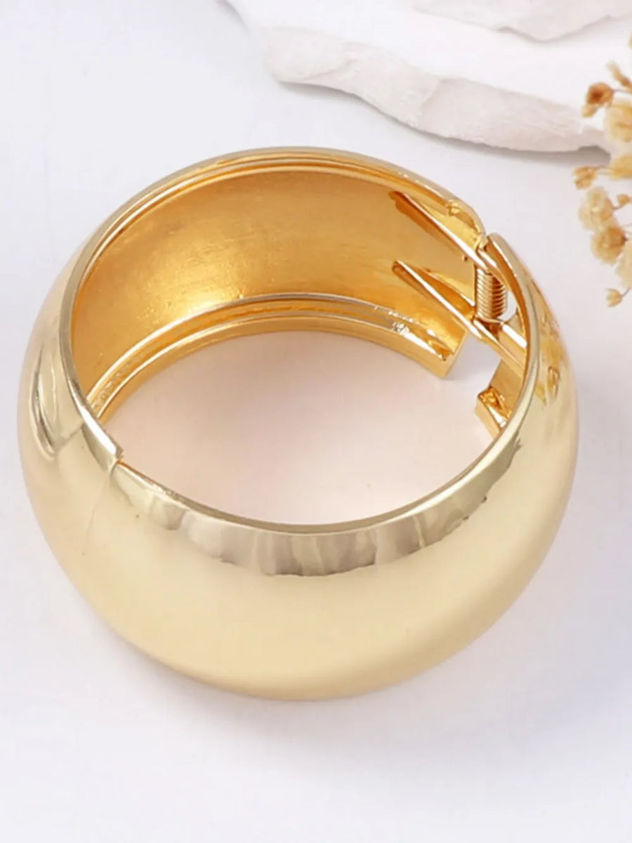 18K Gold-Plated,Zinc alloy Care instructions: Avoid wearing during exercise, as bracelet in Silver with wide band silhouette