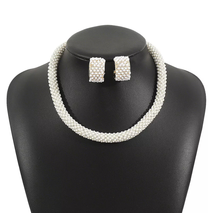Jewelry Set in gold with pearl embellishment and choker