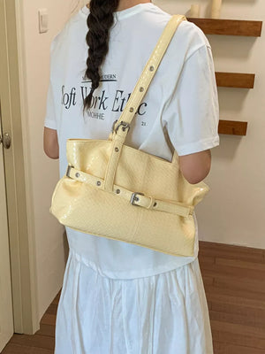 Buckle Detail Shoulder Bag in Pink