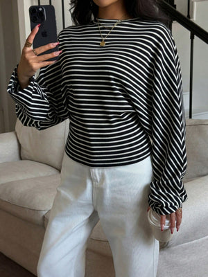 t-shirt in Black with striped and stretch