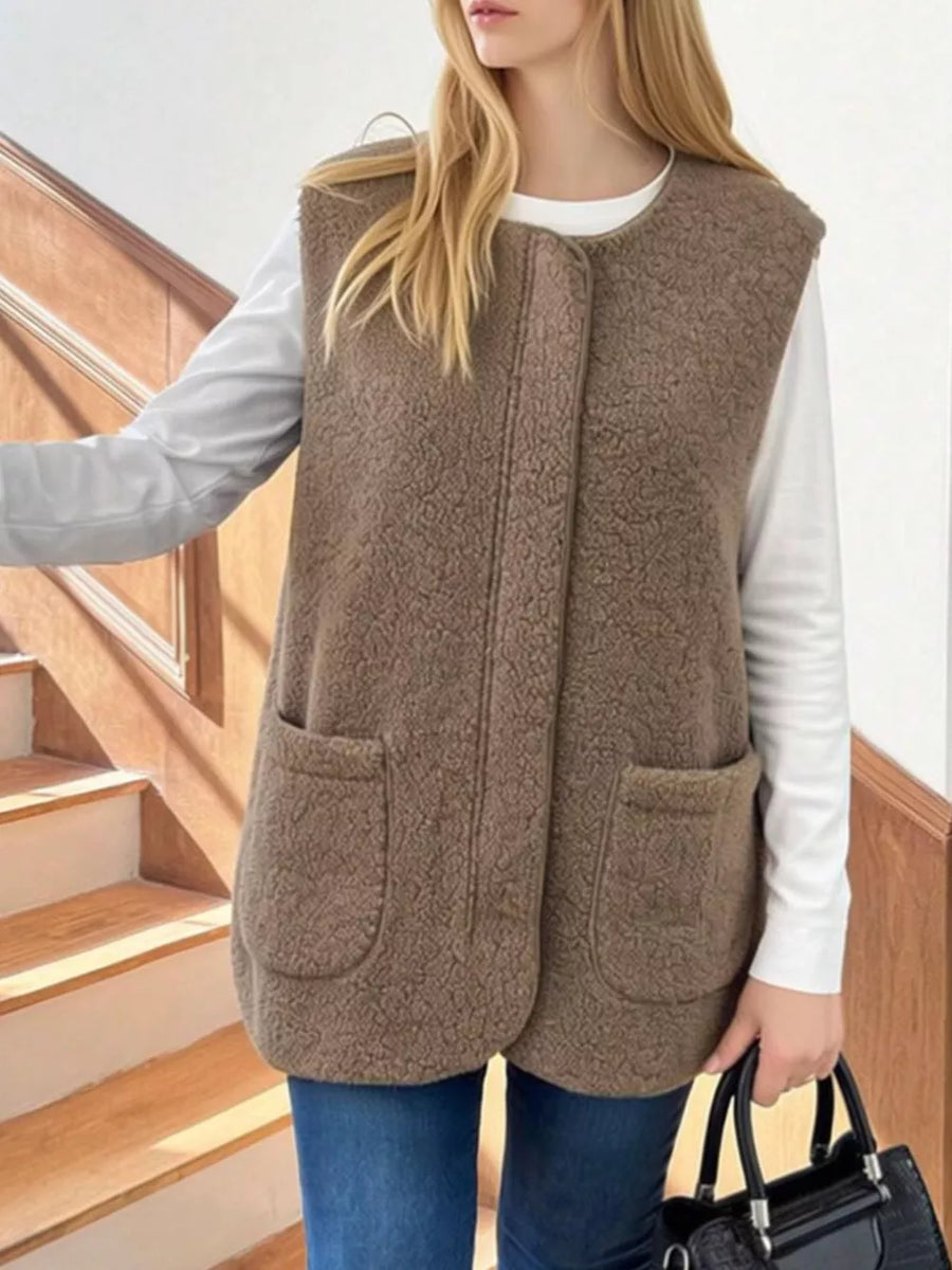 cream regular vest with round neck