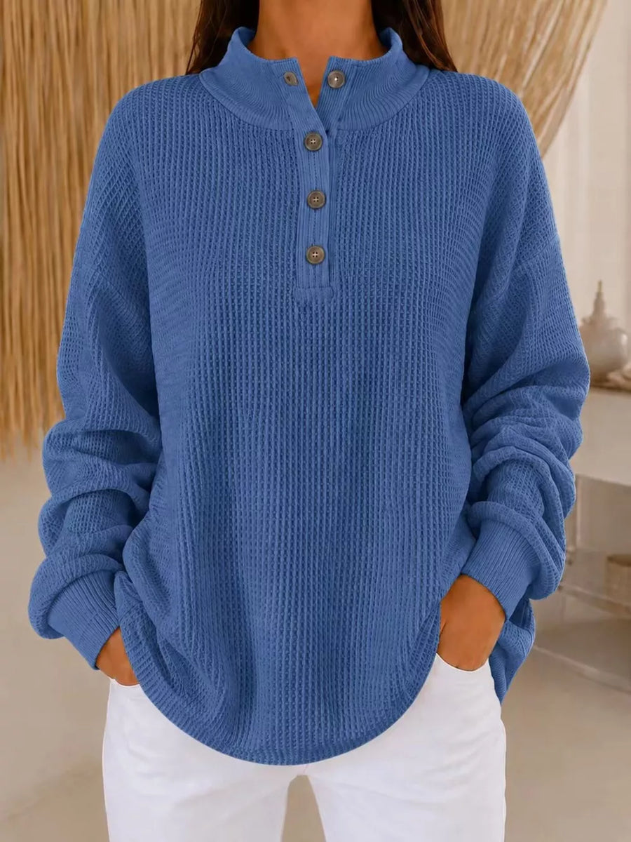 White sweatshirt with buttoned and long sleeve