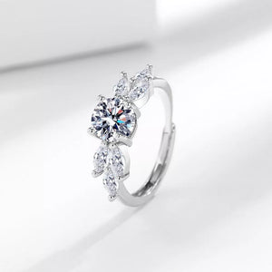 ring in silver featuring adjustable and fitted fit
