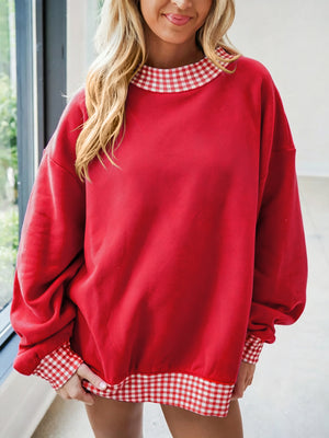 sweatshirt in red featuring dropped shoulder and oversized fit