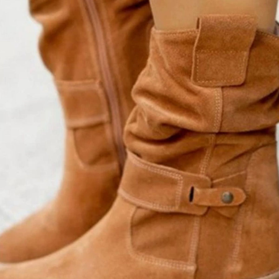 Beige boots with mid-calf and side-zip