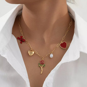 necklace in gold featuring charm necklace and regular fit