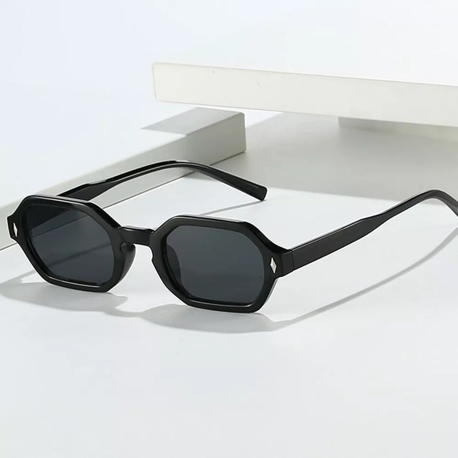 PC Frame material: Polycarbonate Lens material: Polycarbonate Temple material: P sunglasses in Style B with geometric