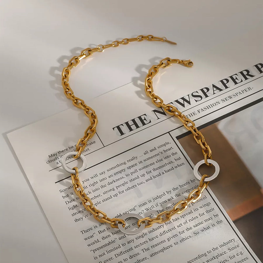 necklace in silver with chain link and choker