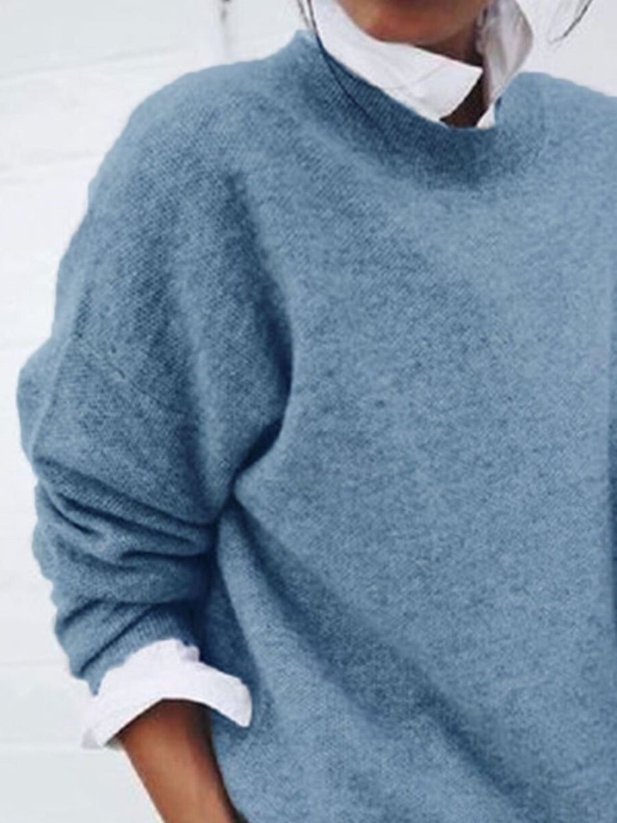 classic pullover sweater in Black with round neck
