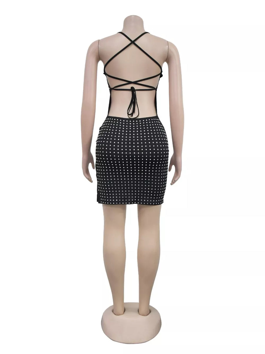 black bodycon dress with stretch and sleeveless