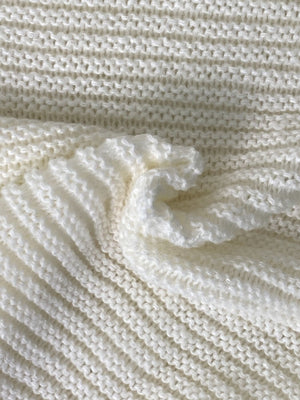 pullover sweater in Off-white with cable knit and cable-knit