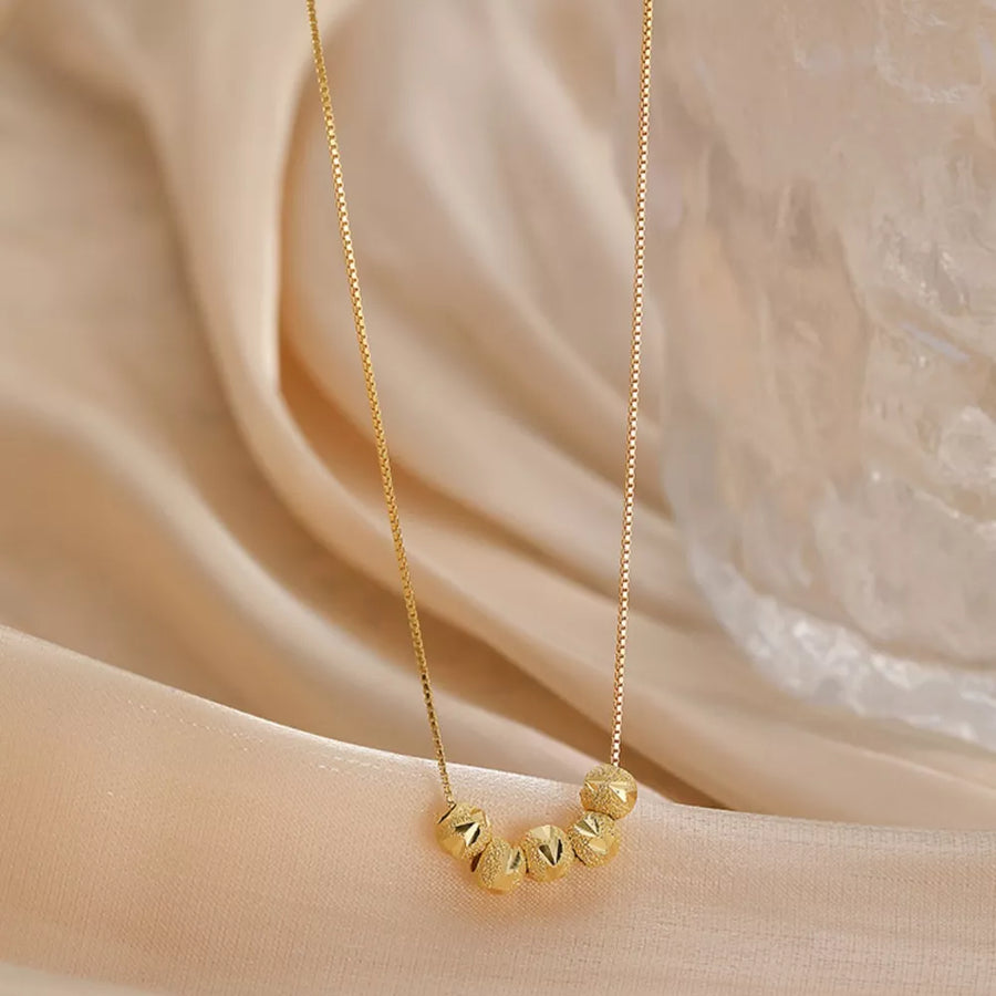 necklace in gold with beaded and choker