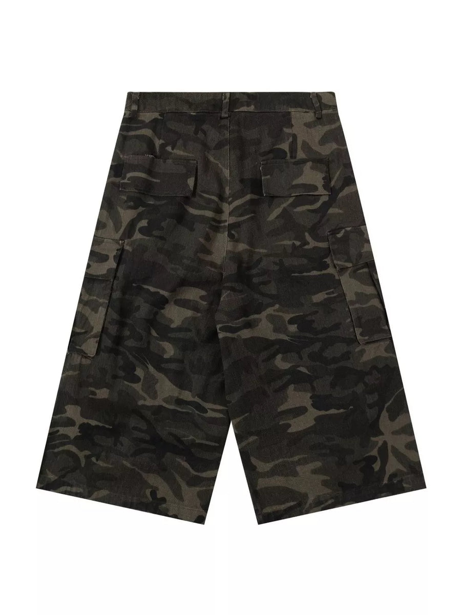 Camouflage Color capris with capri and button, zip-front