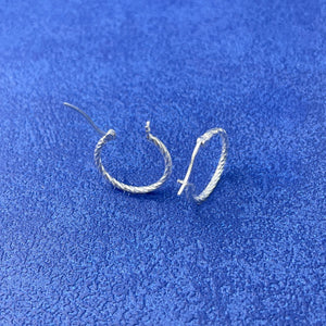 earrings in Silver with twisted and twisted design