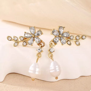 earrings in gold featuring pearl drop and straight fit