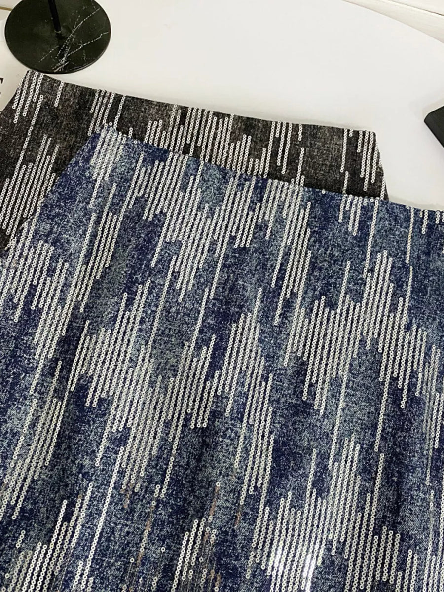 Shimmering sequin mini skirt in dark blue with vertical stripe pattern and zipper detail.
