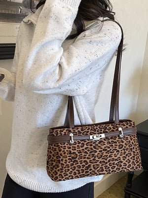 shoulder bag in Leopard with leopard-print and decorative lock