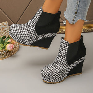 ankle boots in Black with houndstooth and wedge heel