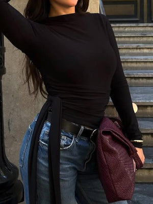 t-shirt in black featuring stretch and fitted fit