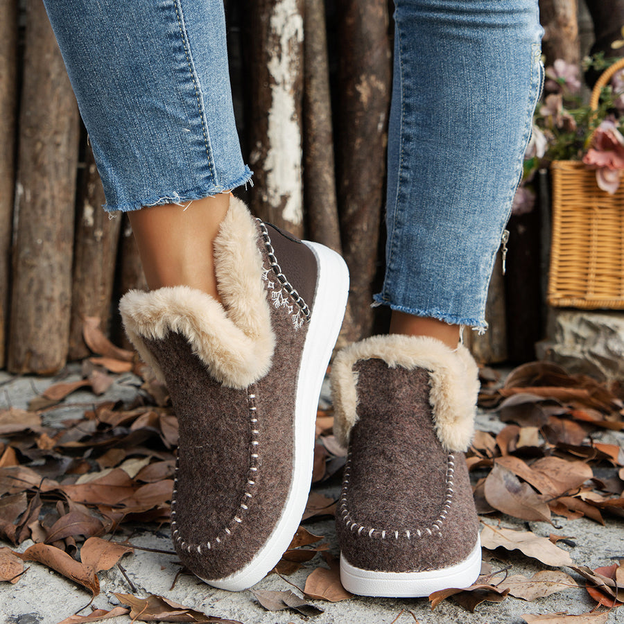 ankle boots in Coffee Brown with round toe and ankle-length