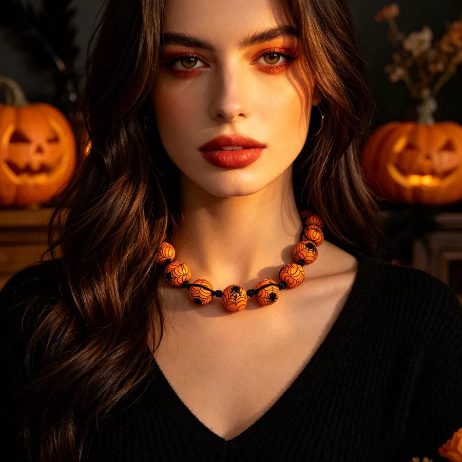 necklace in White with beaded and choker
