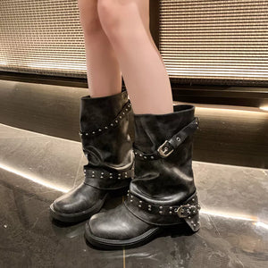 Black boots with mid-calf and pull-on