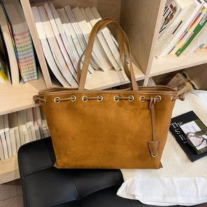 handbag in Brown