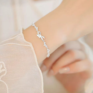 925 Sterling Silver Chain Bow Bracelet in silver with bow detail