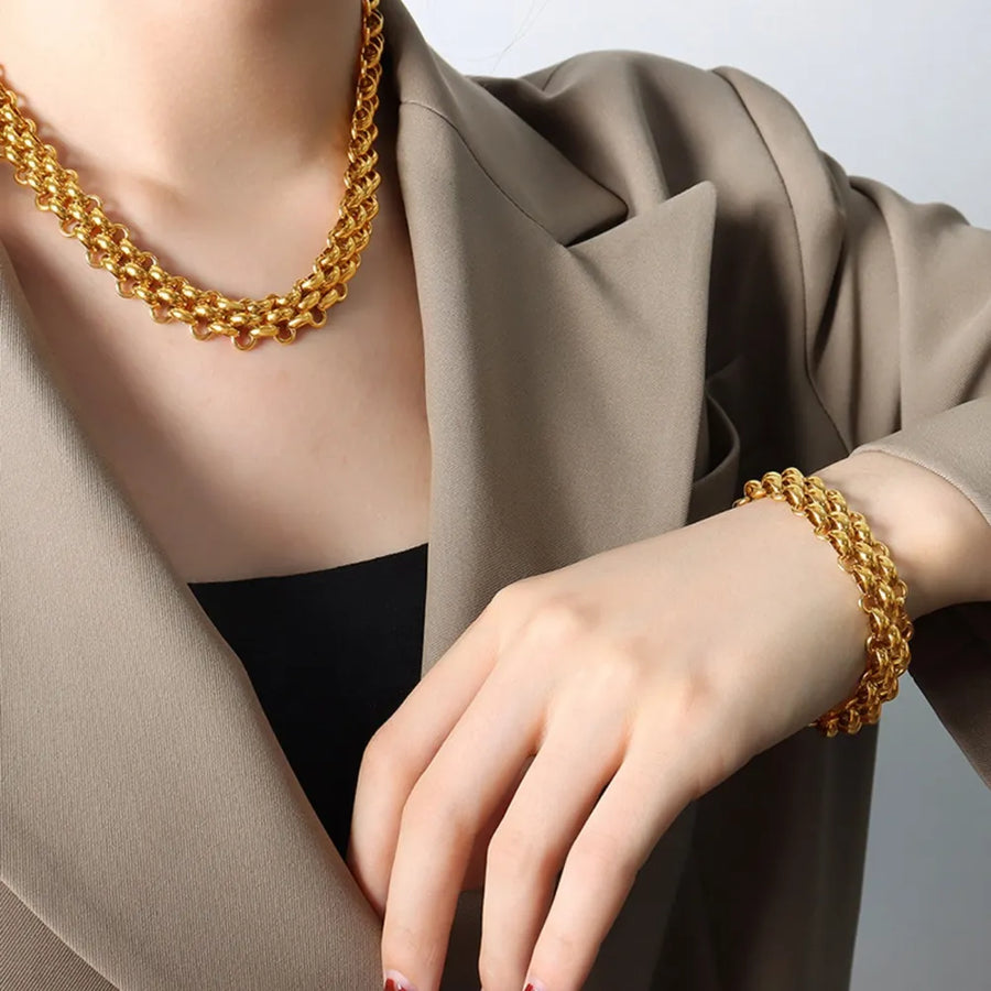 Silver jewelry set featuring chain link and chain link