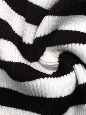pullover sweater in black with stretch and waist-length