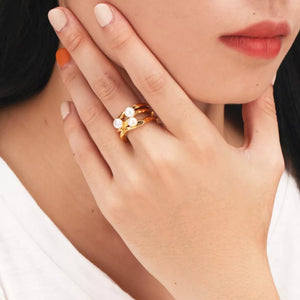 ring in gold featuring synthetic pearl accents and fitted fit