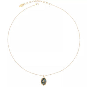 necklace in gold with organic and layered design