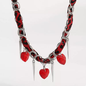 necklace in silver with leopard-print and heart charms