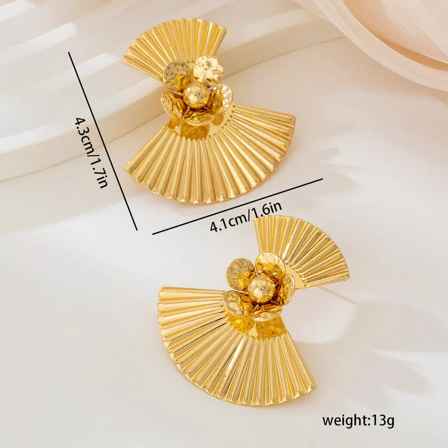 gold earrings with fan-shaped and N/A