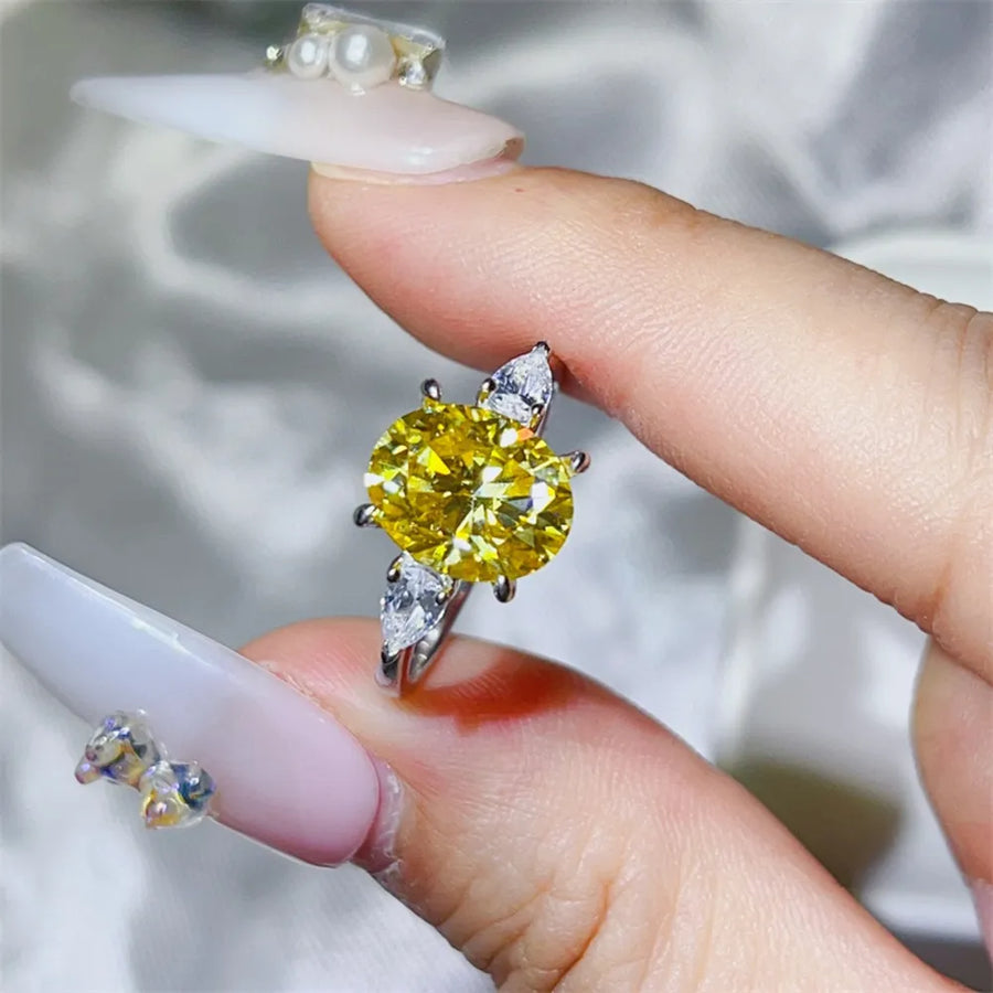 Platinum-plated, 925 sterling silver, Moissanite, Zircon (accent stones) Carat w ring in silver with three-stone silhouette