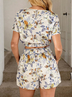 Floral print crop top and shorts set with pockets in off-white.
