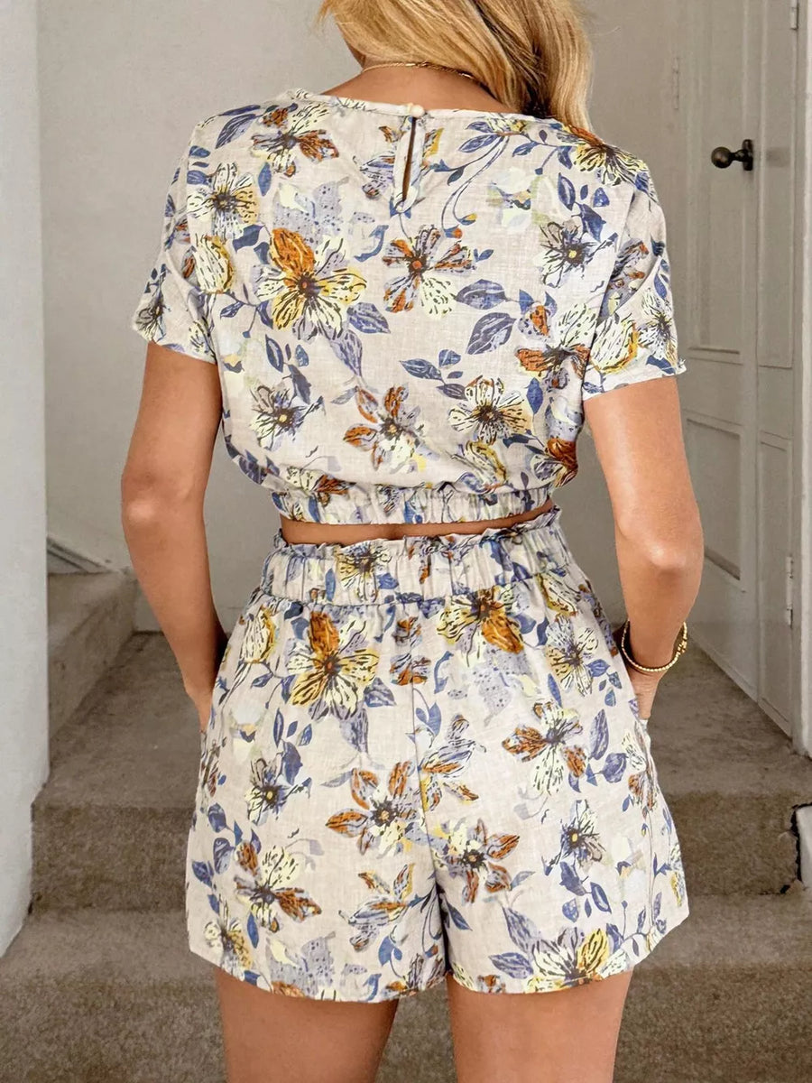 Floral print crop top and shorts set with pockets in off-white.