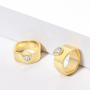 ring in gold featuring gold-plated and band fit