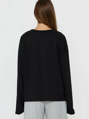 t-shirt in white with stretch and hip-length