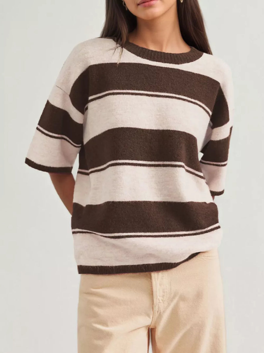 Red pullover sweater with stretch and short sleeve