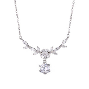 necklace in Silver with floral and leaf motif