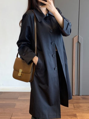 trench coat in navy blue featuring adjustable and relaxed fit