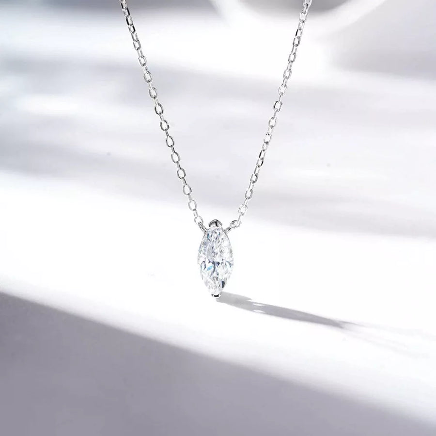 minimalist necklace in Silver with not applicable
