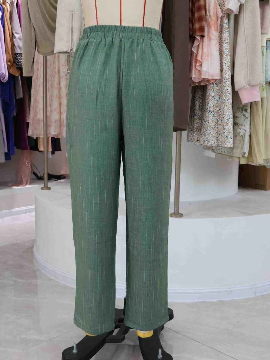 Loose Fit Cropped Pants in Army Green with pocketed