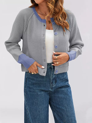 White cardigan with buttoned and long sleeve