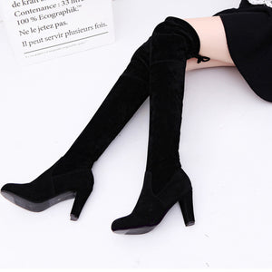 boots in black featuring round toe and fitted fit